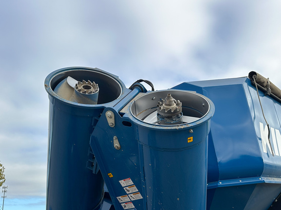 2022 Kinze 1521 Grain Cart