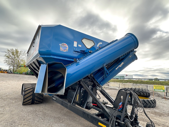 2022 Kinze 1521 Grain Cart