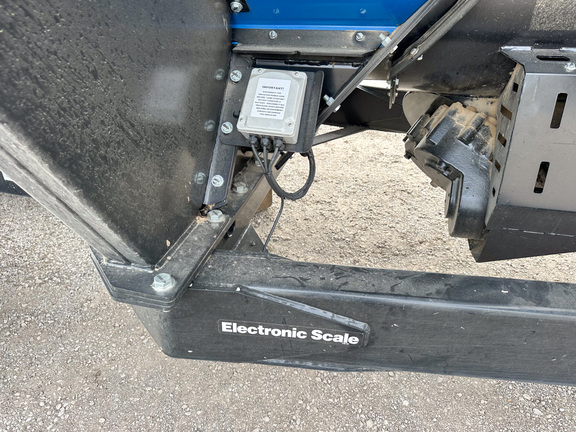 2022 Kinze 1521 Grain Cart