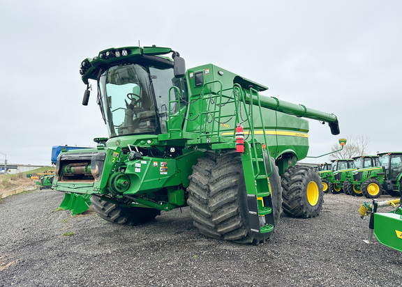2024 John Deere S780 Combine