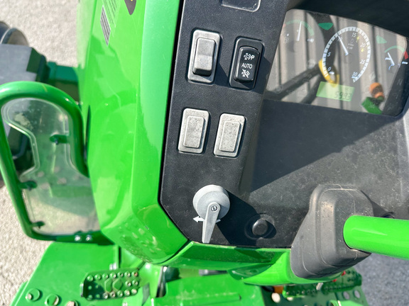 2016 John Deere 5055E Tractor