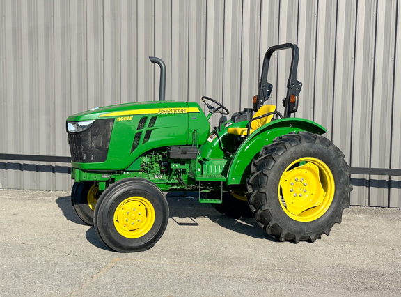 2016 John Deere 5055E Tractor