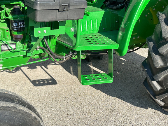 2016 John Deere 5055E Tractor