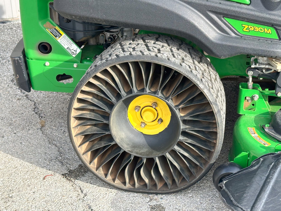 2022 John Deere Z930M Mower/Zero Turn