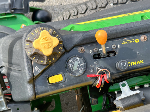 2022 John Deere Z930M Mower/Zero Turn