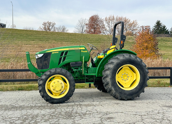 2016 John Deere 5065E Tractor