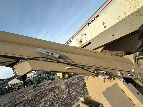 2012 Unverferth 400 Tender