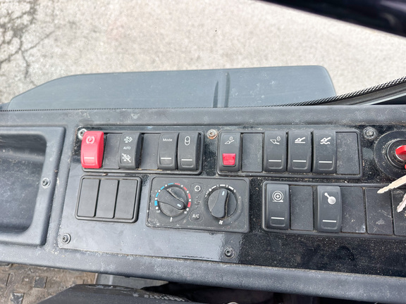 2019 John Deere 244L Compact Utility Loader