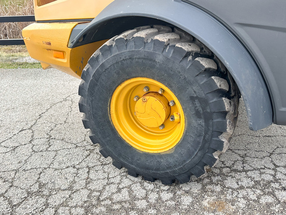 2019 John Deere 244L Compact Utility Loader