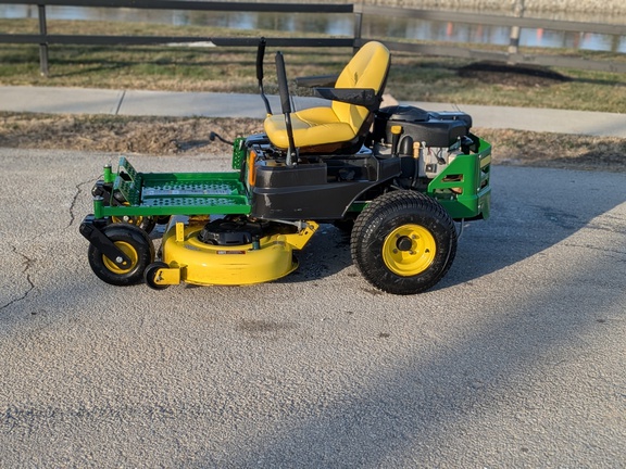 2017 John Deere Z335M Mower/Zero Turn