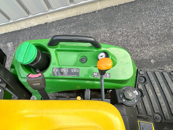 2022 John Deere 1023E Tractor Compact