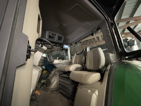 2023 John Deere 8R 370 Tractor