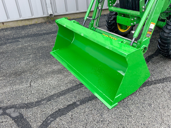 2022 John Deere 3043D Tractor Compact