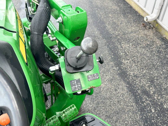 2022 John Deere 3043D Tractor Compact