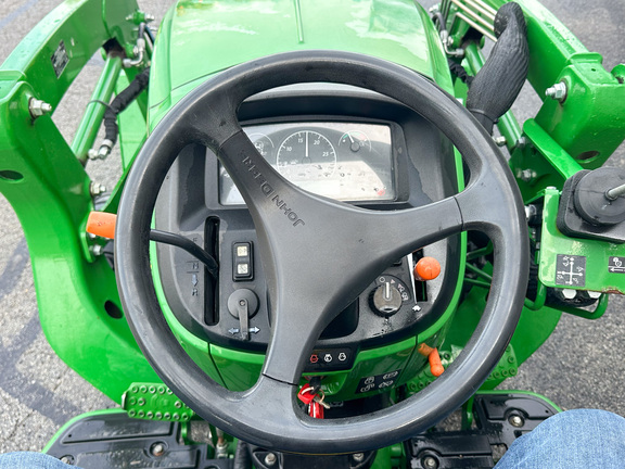 2022 John Deere 3043D Tractor Compact