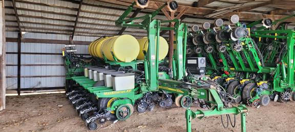 2011 John Deere 1770NT Planter