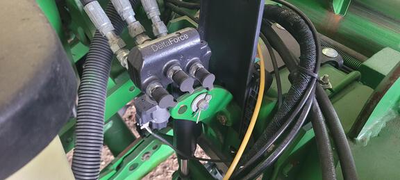 2011 John Deere 1770NT Planter