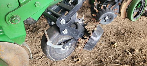 2011 John Deere 1770NT Planter
