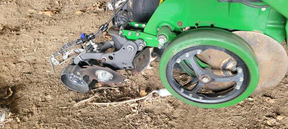2011 John Deere 1770NT Planter