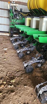 2011 John Deere 1770NT Planter