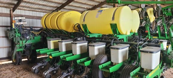 2011 John Deere 1770NT Planter