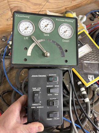 2010 John Deere 1770NT CCS Planter