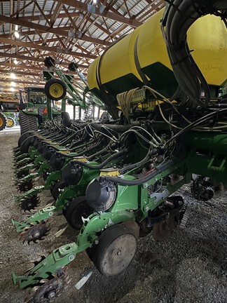 2010 John Deere 1770NT CCS Planter