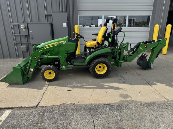 2022 John Deere 1025R Tractor Compact