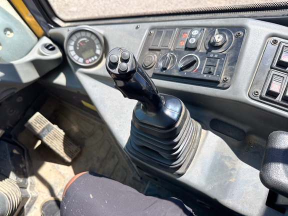 2021 John Deere 304L Compact Utility Loader
