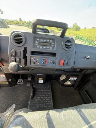 2025 John Deere XUV 845M HVAC Cab ATV