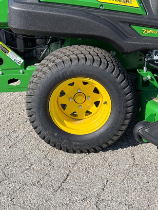 2025 John Deere Z950M Mower/Zero Turn
