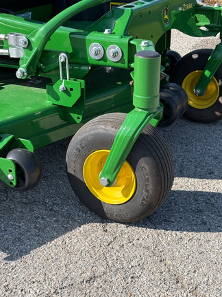 2025 John Deere Z950M Mower/Zero Turn