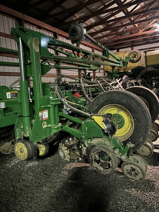 2022 John Deere 1775NT Planter