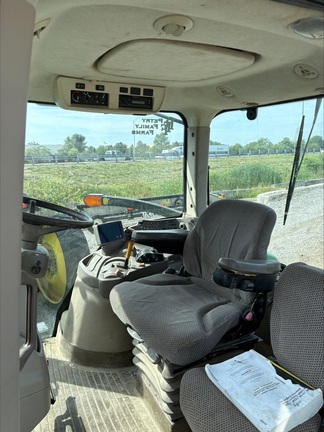 2011 John Deere 7215R Tractor