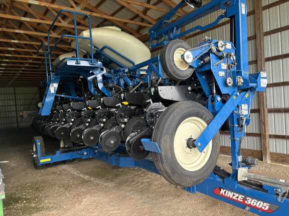 2023 Kinze 3605 Planter