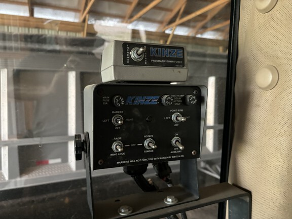2023 Kinze 3605 Planter