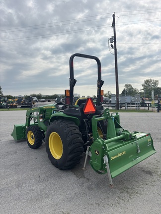 2022 John Deere 3032E Tractor Compact
