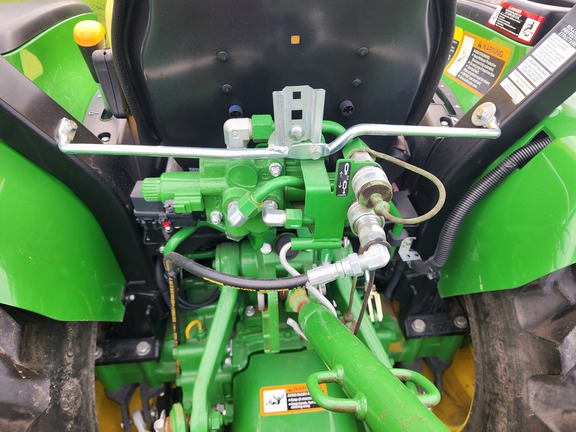 2016 John Deere 3046R Tractor Compact