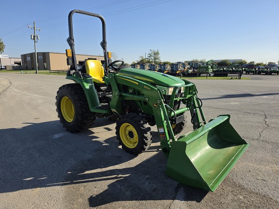 2022 John Deere 3032E Tractor Compact