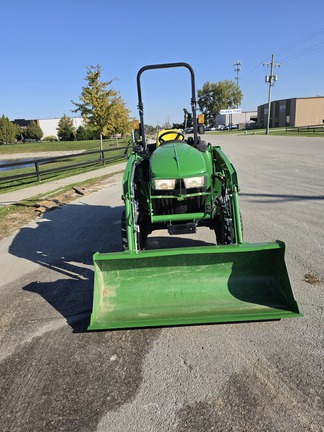 2022 John Deere 3032E Tractor Compact