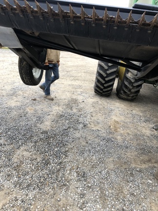 2011 MacDon FD70-40 Header Combine