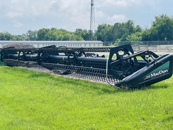 2011 MacDon FD70-40 Header Combine