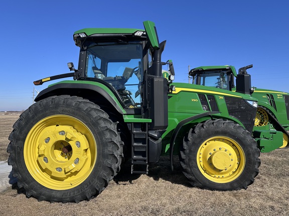 2022 John Deere 7R 290 Tractor