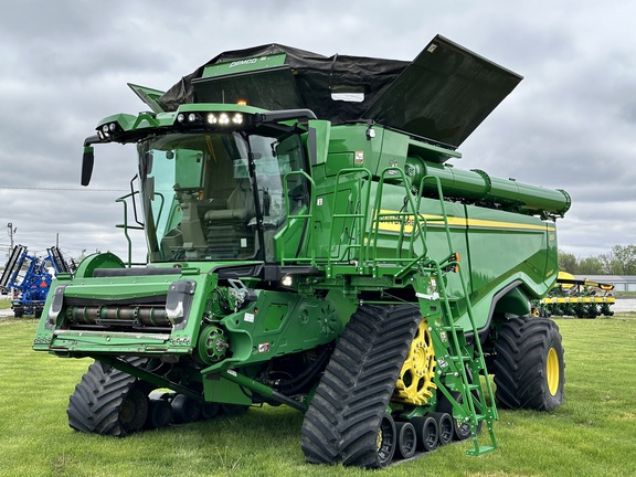 2022 John Deere X9 1000 Combine