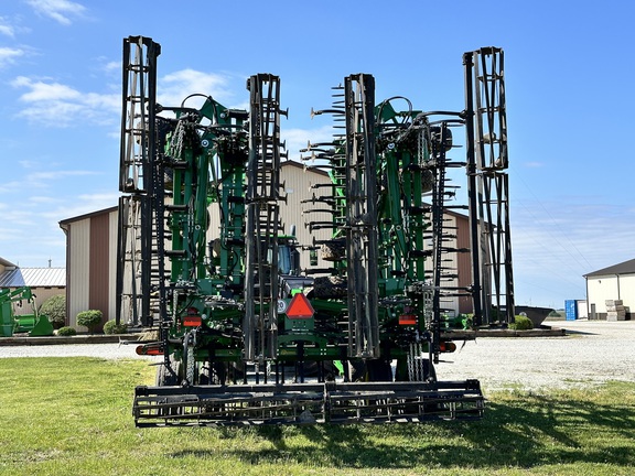 2018 John Deere 2230 Field Cultivator