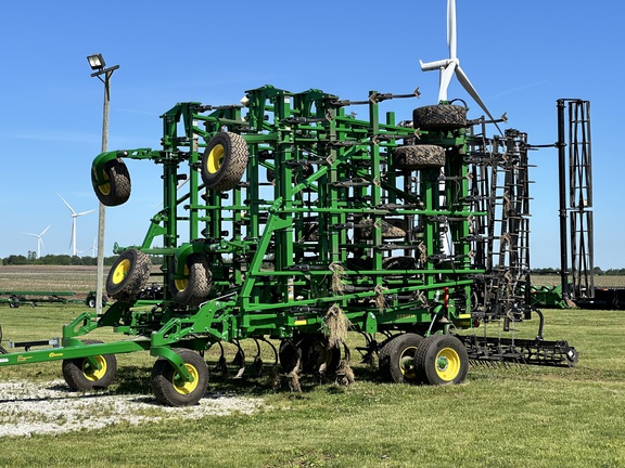 2018 John Deere 2230 Field Cultivator