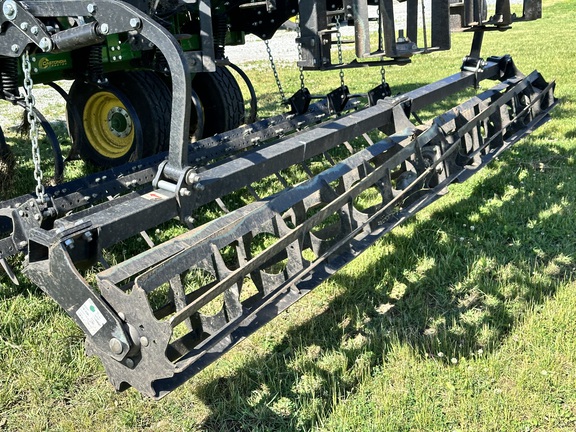 2018 John Deere 2230 Field Cultivator