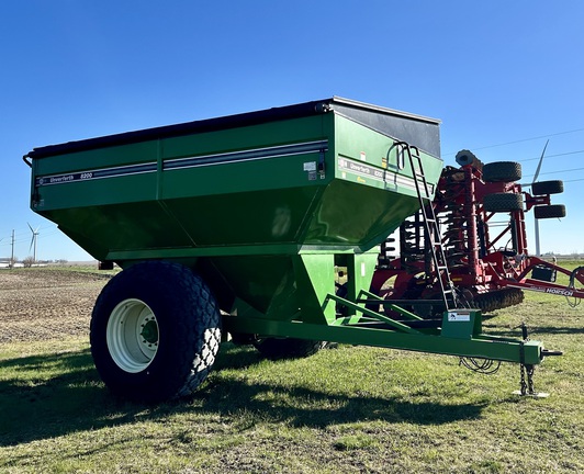 2001 Unverferth 8200 Grain Cart