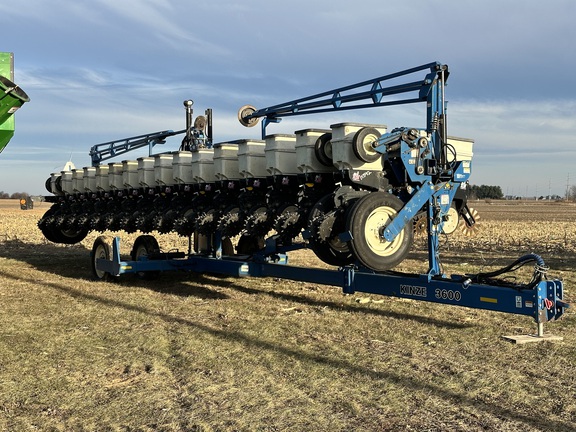 2004 Kinze 3600 Planter