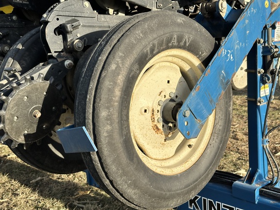 2004 Kinze 3600 Planter